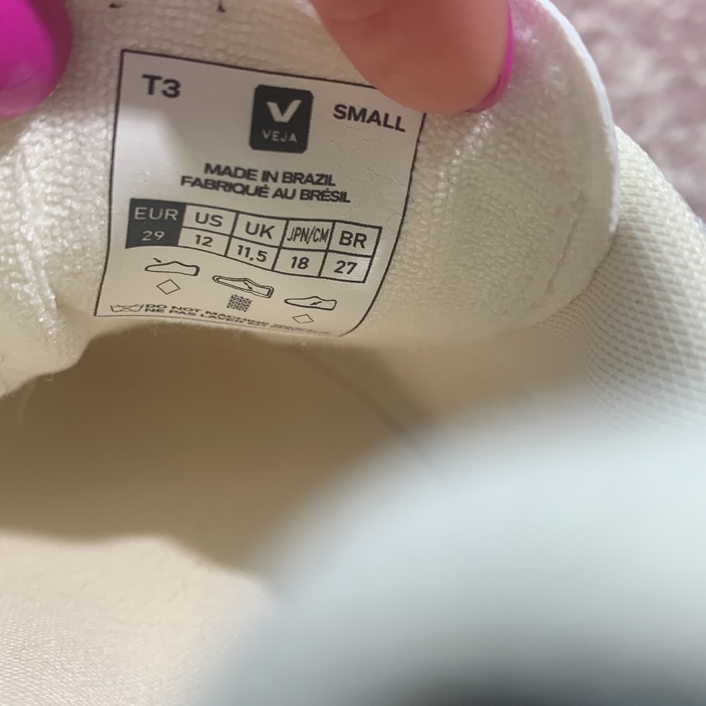 Veja V- 10 Sneaker - Picture 7 of 11